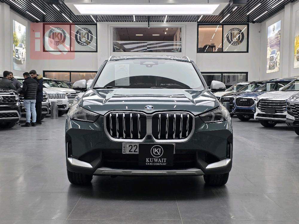 بی ئێم دەبڵیو X1